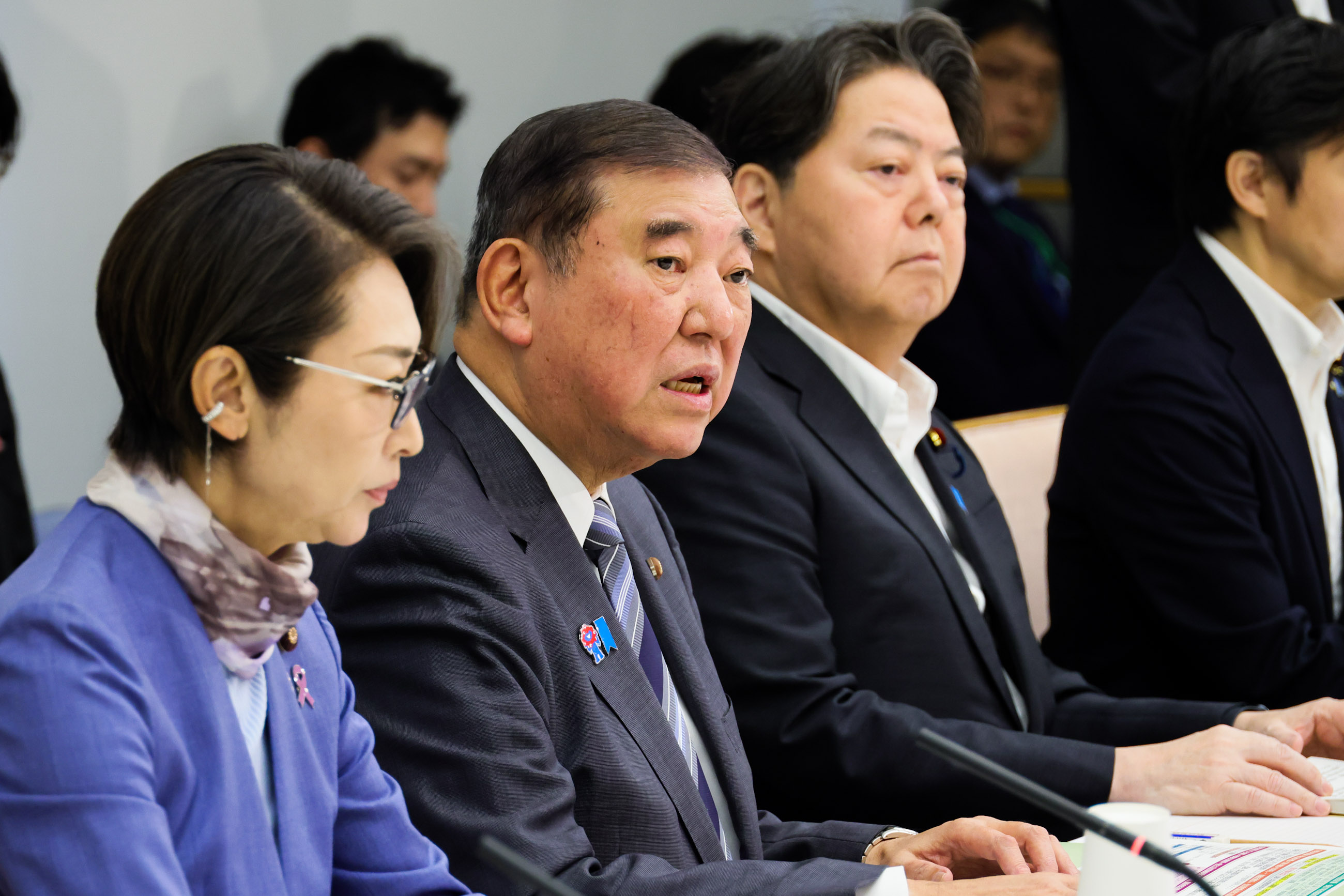 会議のまとめを行う石破総理１