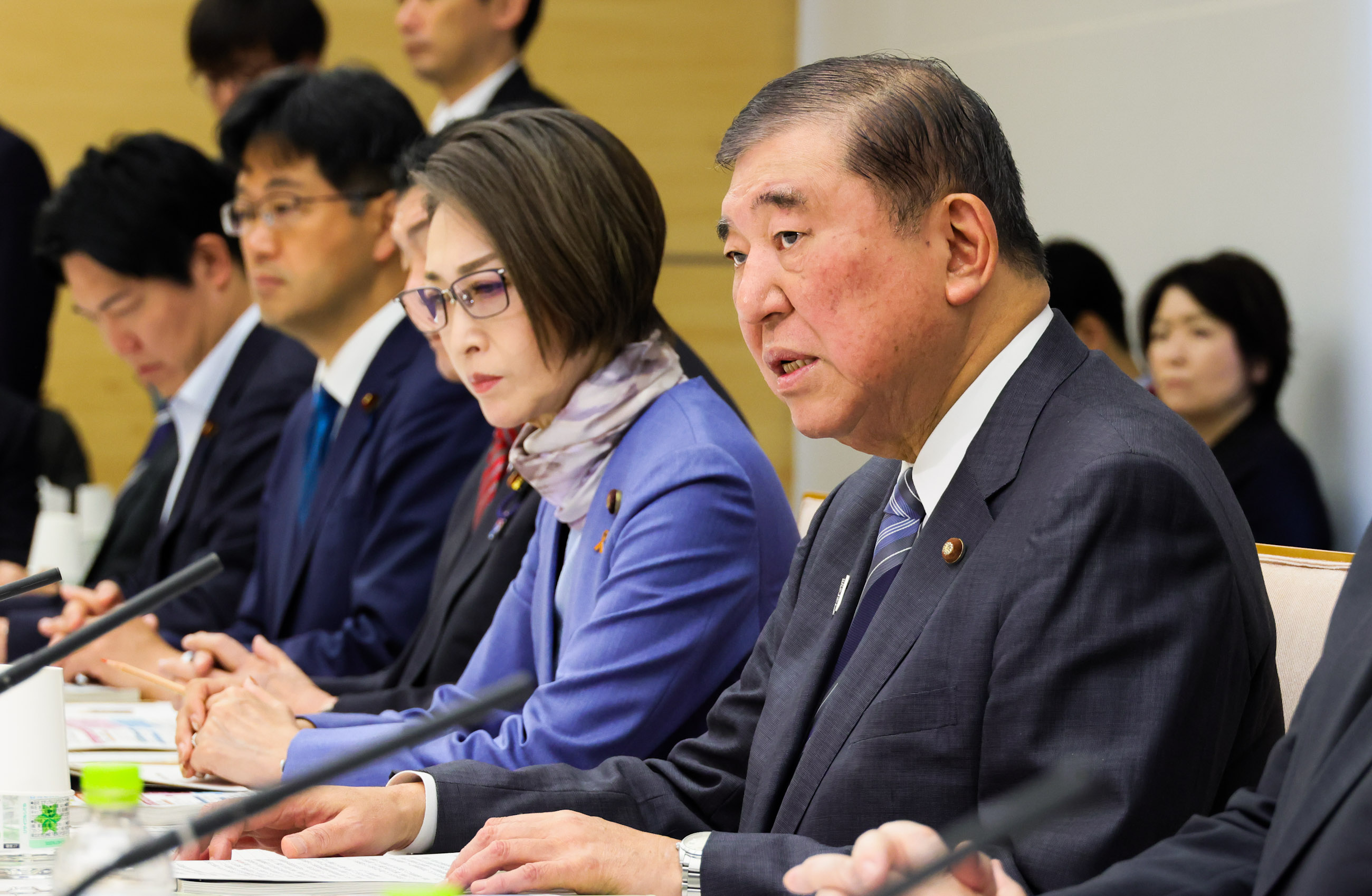 会議のまとめを行う石破総理５